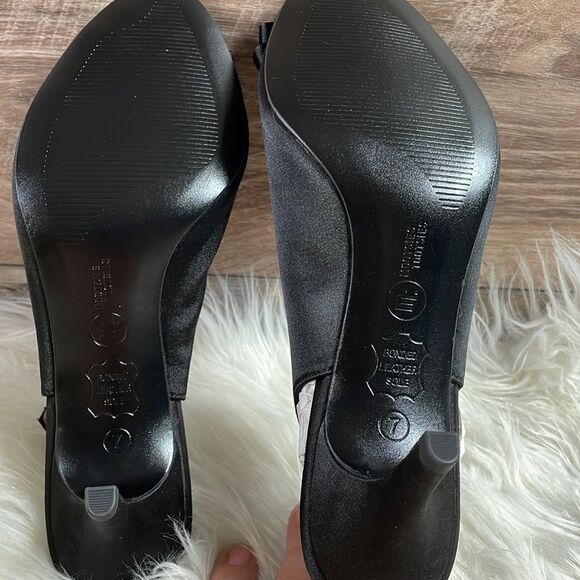 MOOTSIES TOOTSIES Mogiver Peep Toe Embellished Black Slingback Sandals 7M NWOT - Picture 10 of 15